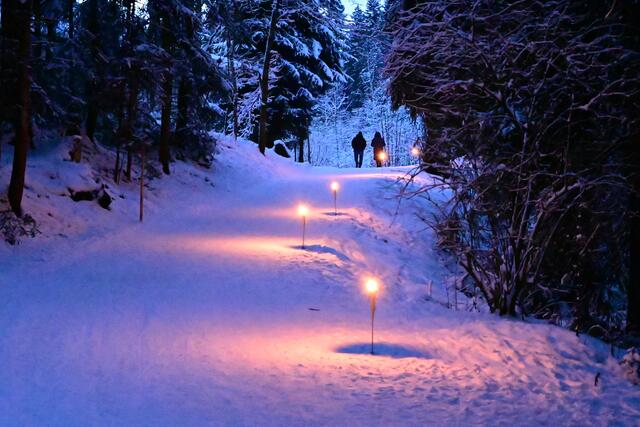 Wundervolle Stimmung durch zahlreiche Fackeln.