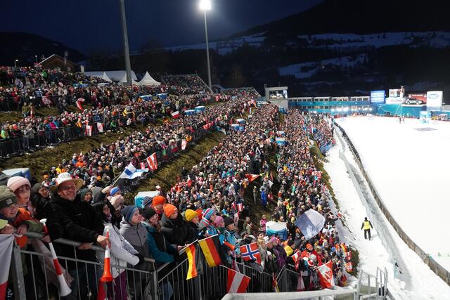14.300 Zuschauer kamen an die Paul-Außerleitner-Schanze. | Foto: Johannes Brandner