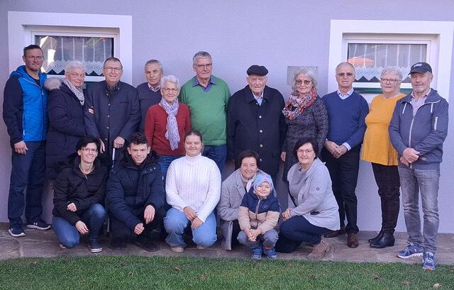 Ein kleiner Teil der Familie des Jubilars Johann Aichhofer | Foto: Bruno Kranner