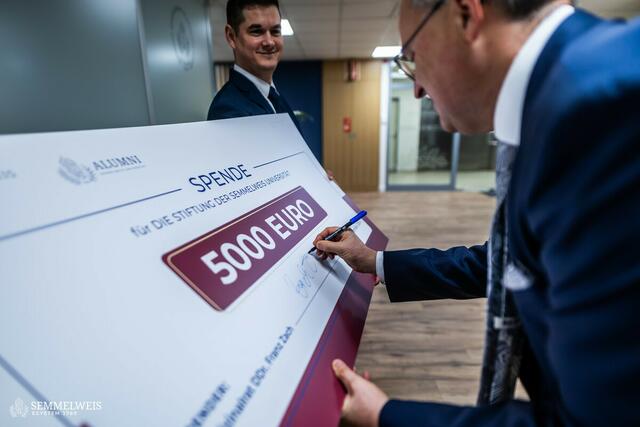 Tolle Auszeichnung der Uni Budapest für Zahnarzt Franz Zach aus dem Kleinen Erlauftal | Foto: Semmelweis Egyetem 1769