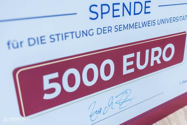 Tolle Auszeichnung der Uni Budapest für Zahnarzt Franz Zach aus dem Kleinen Erlauftal | Foto: Semmelweis Egyetem 1769