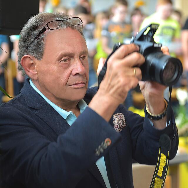 Herbert Schleich - man sieht ihn nie ohne seine Kamera. | Foto: Herbert Schleich