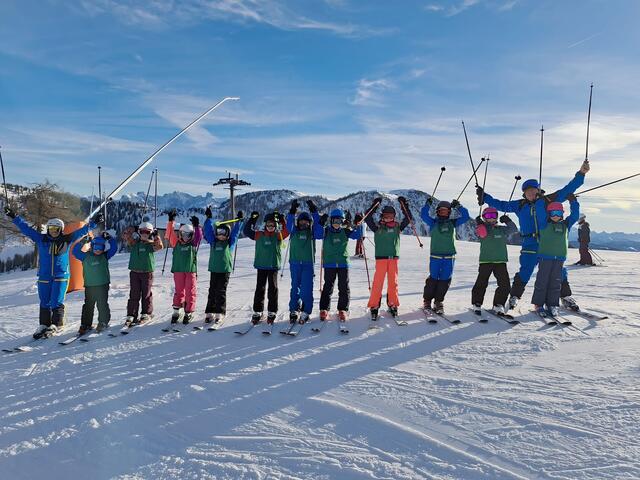 Mit Unterstützung der Übungsleiter, Trainer und Eltern konnten die jungen Wintersporttalente in 19 Gruppen ihr Können im Schnee verbessern.  | Foto: Skiclub Seekirchen