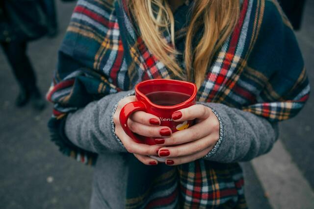 Der Glühweinstand brachte Spenden für die Kinderkrebshilfe ein. | Foto: Alisa Anton / Unsplash