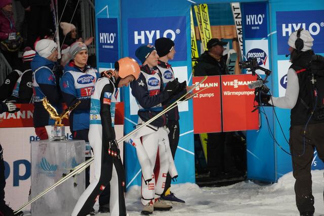 Die Enttäuschung war Stefan Kraft sichtlich anzusehen. | Foto: Johannes Brandner