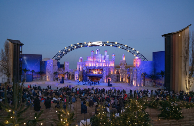 Die Seebühne wurde nun symbolisch wieder an die Seefestspiele übergeben.  | Foto: Burgenland Tourismus/Maria Hollunder