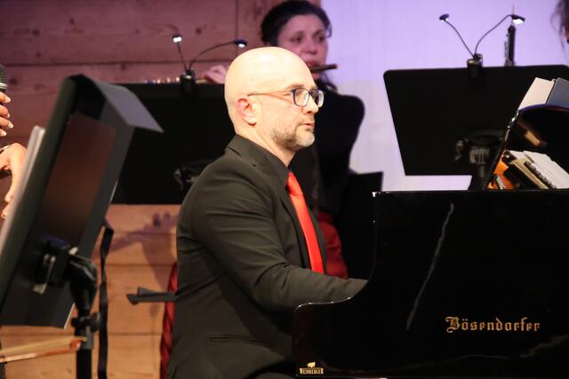 Das Salonorchester unter der Leitung von Kristian Aleksic.