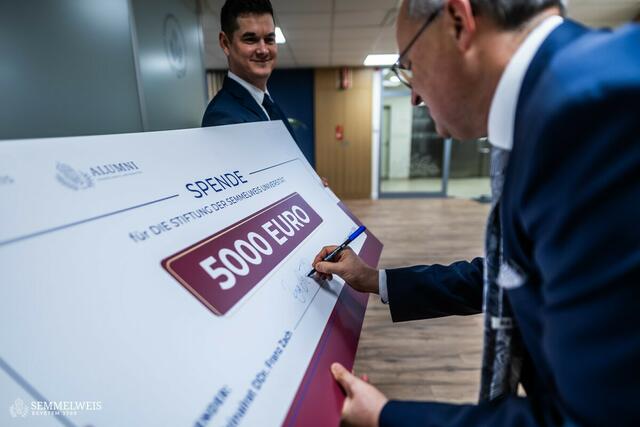 Tolle Auszeichnung der Uni Budapest für Zahnarzt Franz Zach aus dem Kleinen Erlauftal | Foto: Semmelweis Egyetem 1769