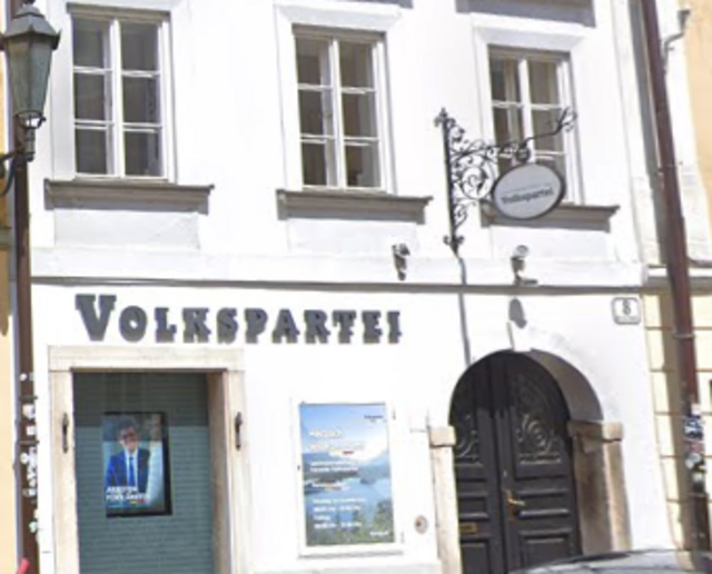 An diesem Gebäude trieben Vandalen ihr Unwesen. | Foto: Screenshot/Google Maps