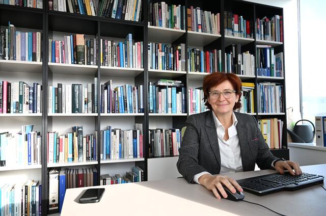 Als elfte Frau erhält die 56-Jährige den Preis. | Foto: HELMUT FOHRINGER / APA / picturedesk.com