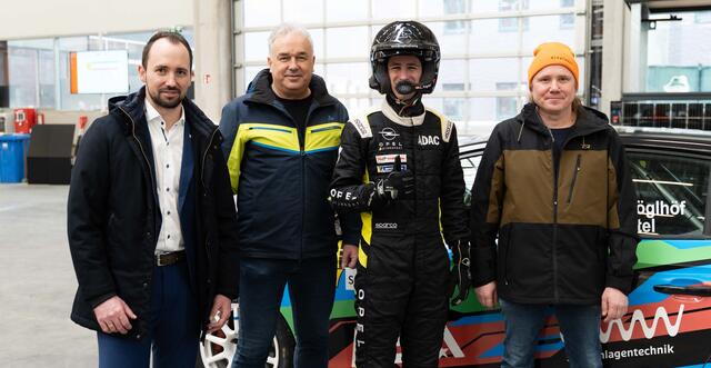 Von links: Markus Auer (VKB), Markus Zeppetzauer (EWW-Gruppe), Luca Pröglhöf (E-Rallye-Pilot) und Klaus Pichlbauer (Innovametall). | Foto: VKB/Pischinger