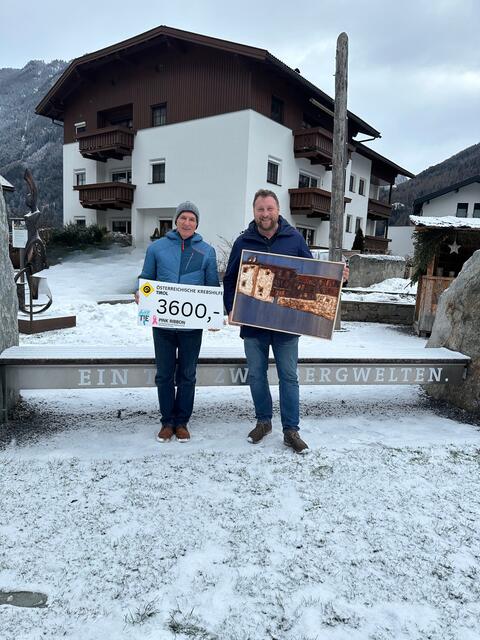 Eine beeindruckende Spende an die Krebshilfe Tirol.
vl. Christoph File, Florian Klotz Krebshilfe Tirol | Foto: Krebshilfe Tirol