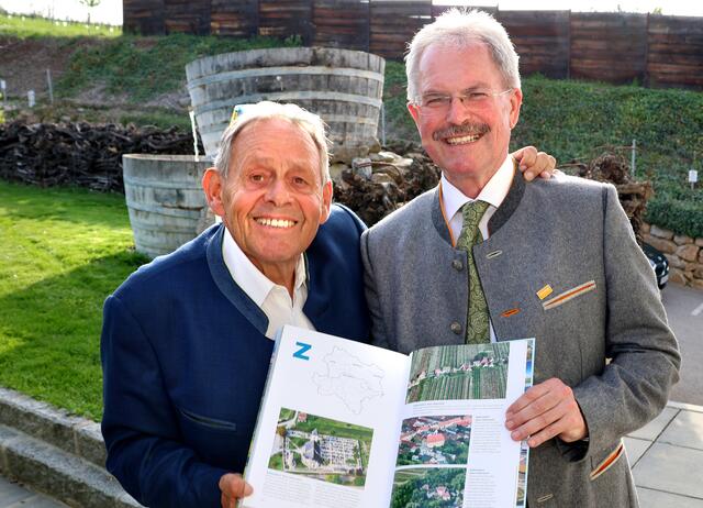 Karl Wilfing gratulierte recht herzlich. | Foto: Wolfgang Hanousek