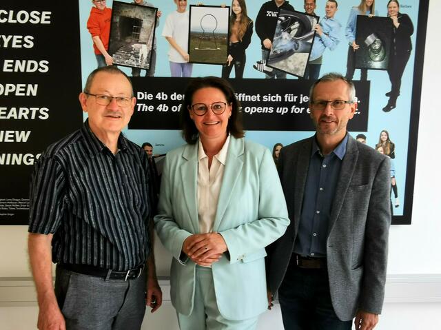 Als ehemaliger Hauptschullehrer widmet sich freier Redakteur Josef Messirek sehr gerne Schulthemen. | Foto: Josef Messirek