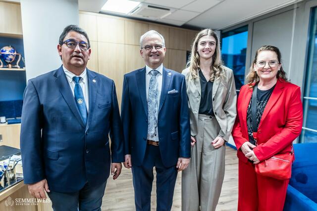 Tolle Auszeichnung der Uni Budapest für Zahnarzt Franz Zach aus dem Kleinen Erlauftal (2.v.l.) | Foto: Semmelweis Egyetem 1769