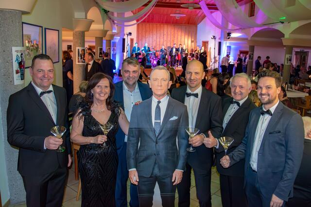 Christian Wührleitner (Spitzenkandidat der ÖVP Behamberg), VzBgm. Monika Fürst, Bürgermeister Lukas Michlmayr (Haag), Daniel Craig, Roland Hadeyer, Bürgermeister Karl Stegh (Behamberg) und Bürgermeister Michael Strasser (Haidershofen). (v.li.) | Foto: ÖVP Haidershofen