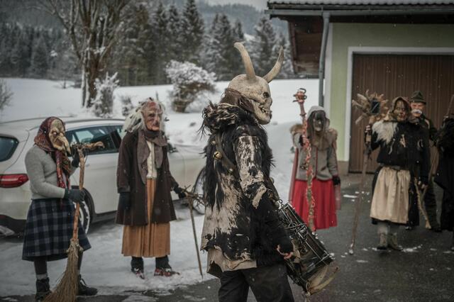 Hofbesuche der Abtenauer Perchten in Voglau-Abtenau. | Foto: Abtenauer Perchten e.V.