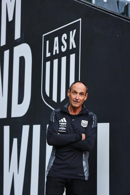 Kurt Pernsteiner war von 2006 bis 2020 Nachwuchstrainer der U9 und hat seit 2010 die Verantwortung für die Einlauf- und Fahnenkinder: "Ich bin seit der Jugend LASK-Fan, und es war immer mein Traum, Teil des Vereins zu sein." | Foto: LASK