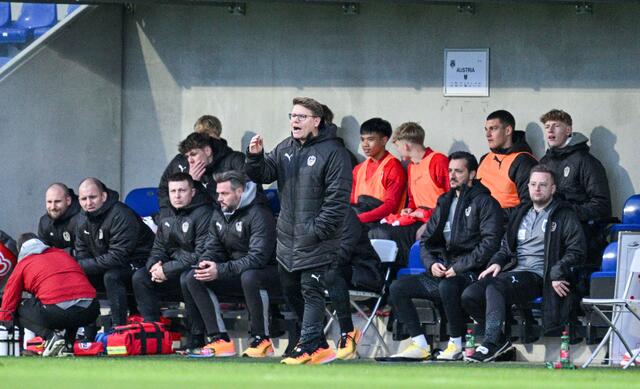 Christoph Wurm wird Trainer von Sturm II – hier zu sehen in der Mitte bei einem U17-Ländermatch zwischen Österreich und Spanien im März 2024. | Foto: GEPA