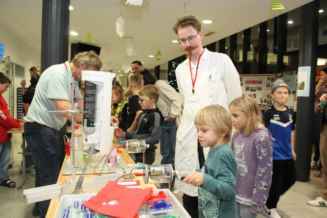 Die Wahlpflichtfächer Sprachen, Technisch-Handwerkliche Grundlagen, Art &amp; Design und Naturwissenschaftliches Forschen und Experimentieren wurden vorgestellt.   | Foto: Sport/Mittelschule St. Valentin