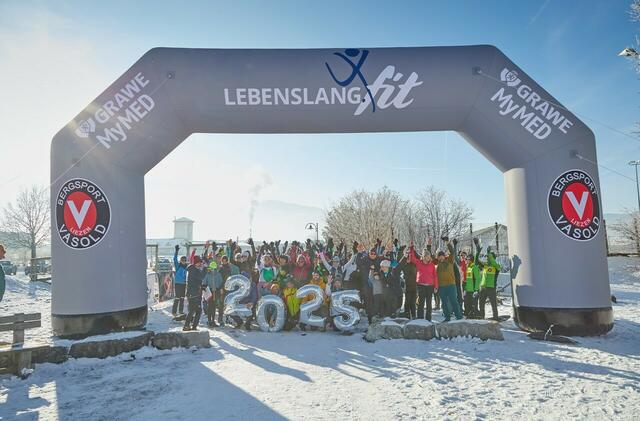 Rund 130 Teilnehmerinnen und Teilnehmer starteten besonders sportlich in das neue Jahr – und zwar beim Neujahrslauf in Irdning. | Foto: einlebenlangfit