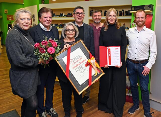Vizebürgermeisterin Angelika Hinteregger, Vizebürgermeister Willi Koch, Franziska Schramm, Stadtrat Christoph Staudacher, GF Mario Wilhelmer, Landesinnungsmeisterin Karin Wagner und GF Fabian Uber (von links) | Foto: eggspress