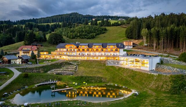 Das Familien Resort Petschnighof in Diex wird von der Familie Kitz geführt. 2022 wurde der Petschnighof komplett umgebaut. | Foto: Jones-Art 2022