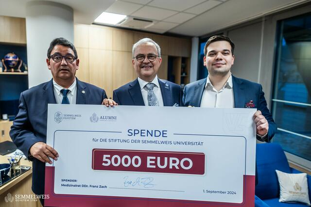 Tolle Auszeichnung der Uni Budapest für Zahnarzt Franz Zach aus dem Kleinen Erlauftal (M.) | Foto: Semmelweis Egyetem 1769