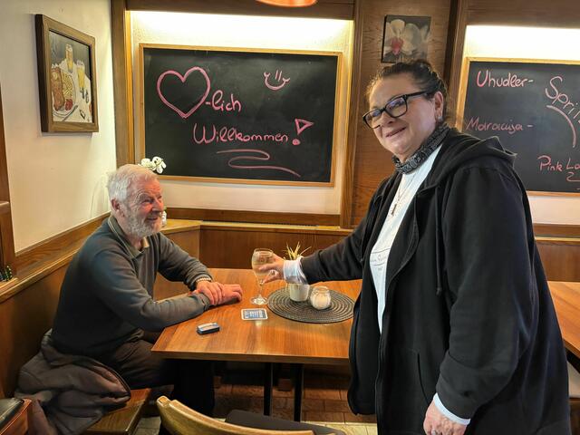 Ob beim Mittagsmenü oder beim Spritzertrinken – Gemütlichkeit ist die oberste Devise bei Andrea Wotolen im "s'Café Klatsch". | Foto: Christoph Lamprecht