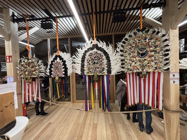 Ein Highlight sind die drei Spiegeltuxer der Familie Posch, die gleich drei Generationen repräsentieren – Großvater, Vater und Enkel.  | Foto: Kendlbacher