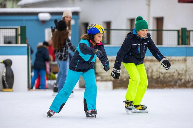 Eislaufen Bucklige Welt, Dezember 2021, Wiener Alpen in Niederösterreich | Foto:  Wiener Alpen/Martin Fülöp