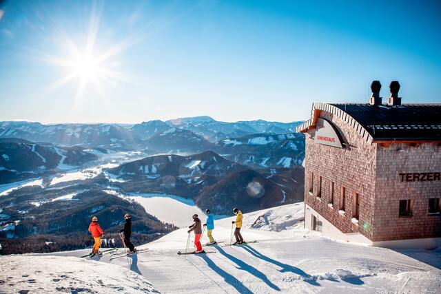 Niederösterreichs Berge laden ein für alle möglichen Wintersportarten. Am 11. Jänner gibt es bei allen teilnehmenden Regionen Schnuppertage für die jeweiligen Aktivitäten. | Foto: Bergbahnen Mitterbach, Fred Lindmoser