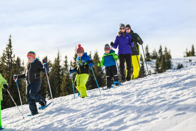 Schneeschuhwandern, Rax, Familie, Raxalpe, Region Semmering-Rax, Wiener Alpen in Niederösterreich | Foto:  Wiener Alpen/Martin Fülöp