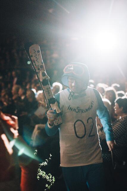 "Flog" heuer direkt von der Bergiselschanze aufs Dirigentenpult: InnStrumenti-Chef Gerhard Sammer.  | Foto: Amir Kaufmann