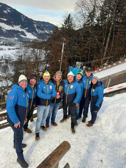 Die Abordnung des SV Bad Mitterndorf/Tauplitz brachte den Österreichern Glück: Dreifachsieg im finalen Bewerb der Vierschanzentournee und die Plätze eins bis drei in der Gesamtwertung. | Foto: Wir sind Kulm