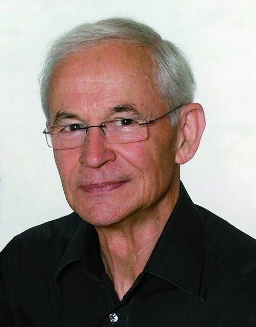 Die Diakonie Österreich überreichte Peter Wiegand, dem Gründer und langjährigen Leiter der Arbeit von Schloss Klaus, das Kronenkreuz in Gold. | Foto: Foto Hochreiter-Meidinger, Windischgarsten