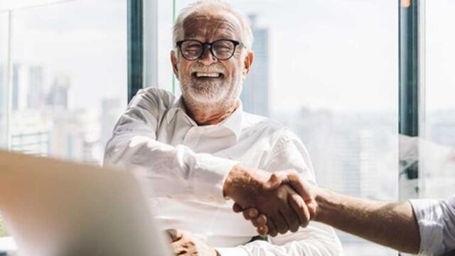 "Alte" arbeiten und bilden sich auch in der Pension vermehrt weiter | Foto: AdobeStock