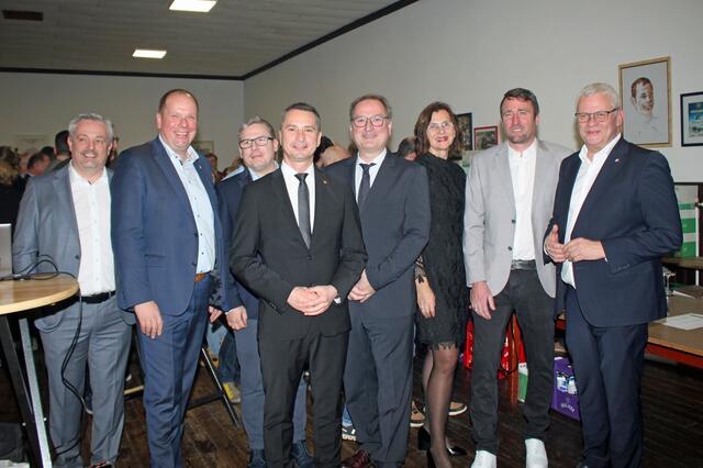 Zahlreiche Gäste aus dem Gemeinde- und Vereinsleben waren der Einladung gefolgt, darunter auch prominente Gäste, wie Eisenstadts Bürgermeister Thomas Steiner, Landtagspräsident Robert Hergovich und Johannes Mezgolits, Bürgermeister von Donnerskirchen.  | Foto: Gerhard Trucksitz