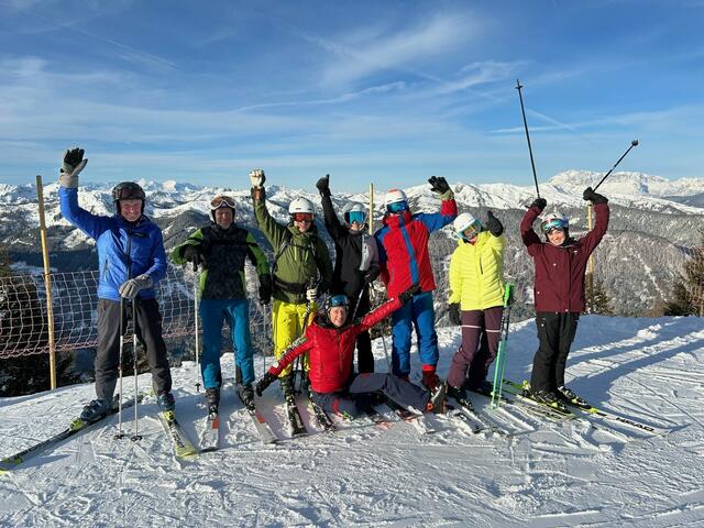 Skiinstruktor Michael Haenlein aus Kleinhöflein mit seiner Erwachsenengruppe im Schigebiet Zauchensee/Flachauwinkel | Foto: Skiklub Eisenstadt