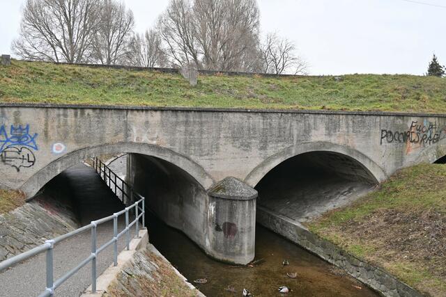 Kreuzungsbauwerk, Wiener Neustädter Kanal über Fischa