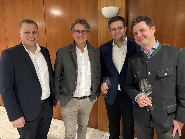 Gut beraten: WKO Regionalstellenleiter Martin Heidinger mit Notar Michael Spath, Rechtsanwalt Dieter Wohlmuth und Notarsubstitut Alexander Zach (v.l.) | Foto: MeinBezirk/Fischer/Gady