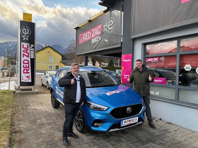 Der flotte MG ZS Luxory mit einem Wert von rund 20.000 Euro war der Hauptpreis des Jubiläumsgewinnspiels anlässlich zehn Jahre "Red Zac Mike's" in Bleiburg.  | Foto: MeinBezirk.at