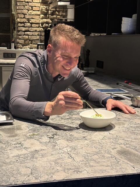Der mehrfach ausgezeichnete Spitzenkoch, Andreas Senn (2 Michelin-Sterne, 4 Hauben), eröffnet im Jänner 2025 eine neue Bar in seinem Restaurant im Salzburger Gusswerk. | Foto: Carmen Kurcz