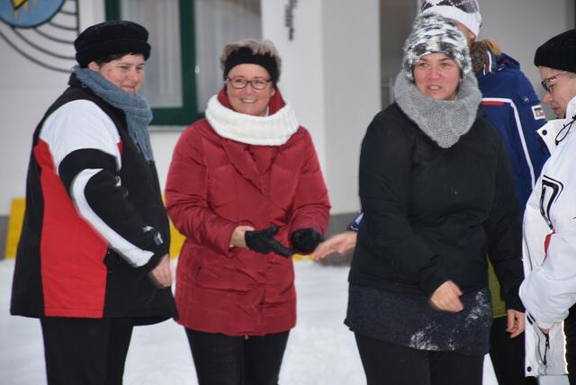 Eisarena Pabneukirchen beim Schützenhaus. | Foto: Zinterhof