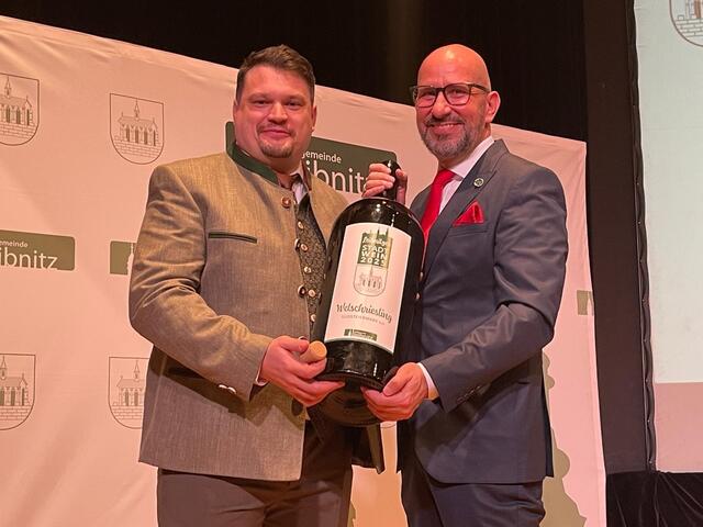 Der heurige Stadtwein kommt vom Weingut Schulter am Kogelberg.  | Foto: MeinBezirk/Fischer/Gady