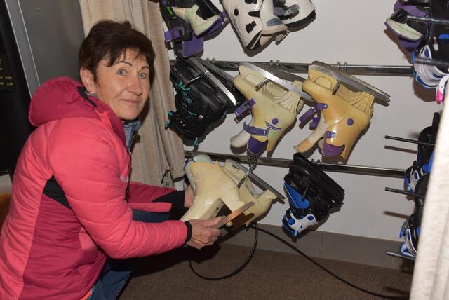 Eislaufschuhe gratis zum Entlehnen in der Eisarena Pabneukirchen. | Foto: Zinterhof