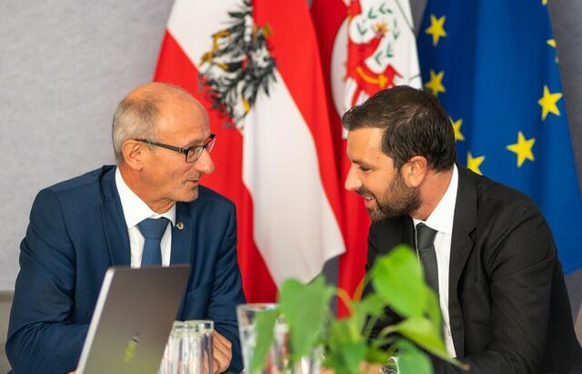 LH Anton Mattle und Georg Dornauer (bis 19.12. LHStv., jetzt Landtagsabgeordneter) sind in den Top 20 im Politiker-Ranking. (Archivbild) | Foto: Land Tirol