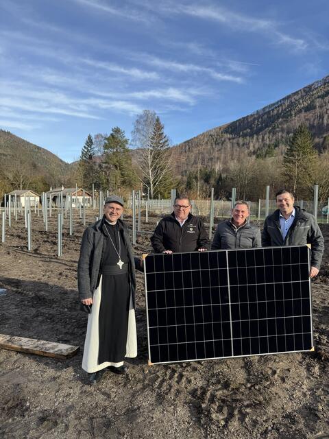 Abt Pius, Bürgermeister Christian Leeb, Felix Gansch (Stift Lilienfeld), Wirtschaftsdirektor Michael Renz (Stift Lilienfeld) (v.l.) | Foto: Stift Lilienfeld