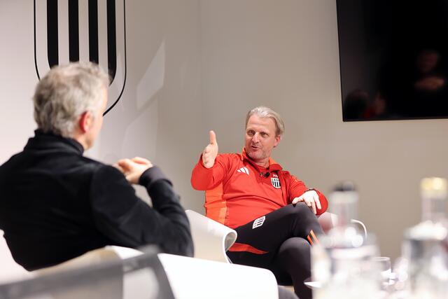 "Als neuer Spieler ist es also sehr wichtig, schnell die Mechanismen in der Mannschaft zu verstehen." Umgekehrt müsse man sich als Trainer schnell ein Bild von den Persönlichkeiten in einer Mannschaft machen, so LASK-Trainer &amp; -Sportdirektor Markus Schopp im Gespräch mit Bruckner Orchester-Leiter Markus Poschner. 