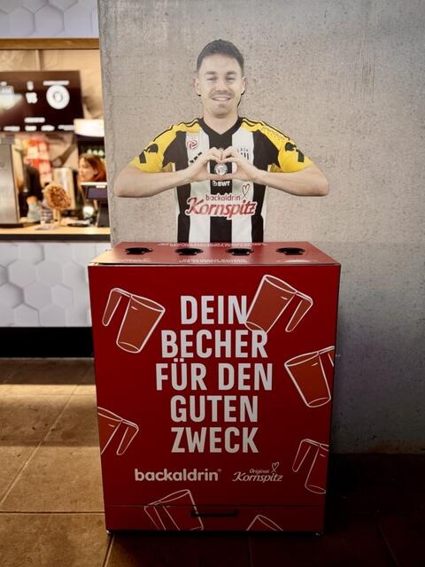 In der Saison 2024/25 wurde eine Spendenaktion für die oberösterreichische Kinder-Krebs-Hilfe ins Leben gerufen. Dabei können die Besucherinnen und Besucher bei LASK-Heimspielen in der Bundesliga ihre Becher in Spendenboxen werfen. Der Reinerlös kommt in weiterer Folge zu 100 Prozent der Kinderkrebshilfe zugute. | Foto: backaldrin